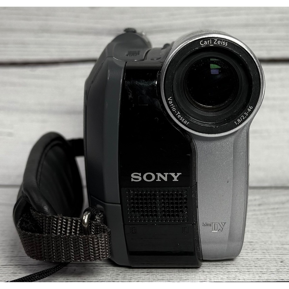 Sony Handycam DCR-HC28 Digital Video Camera Carl Zeiss‎ 20x For Parts or Repair